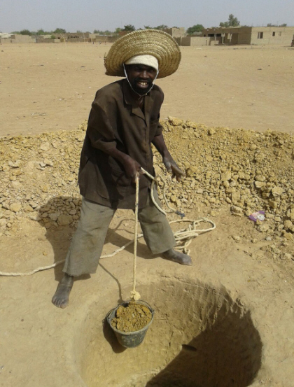 pozzo nell orto dei bambini Mali